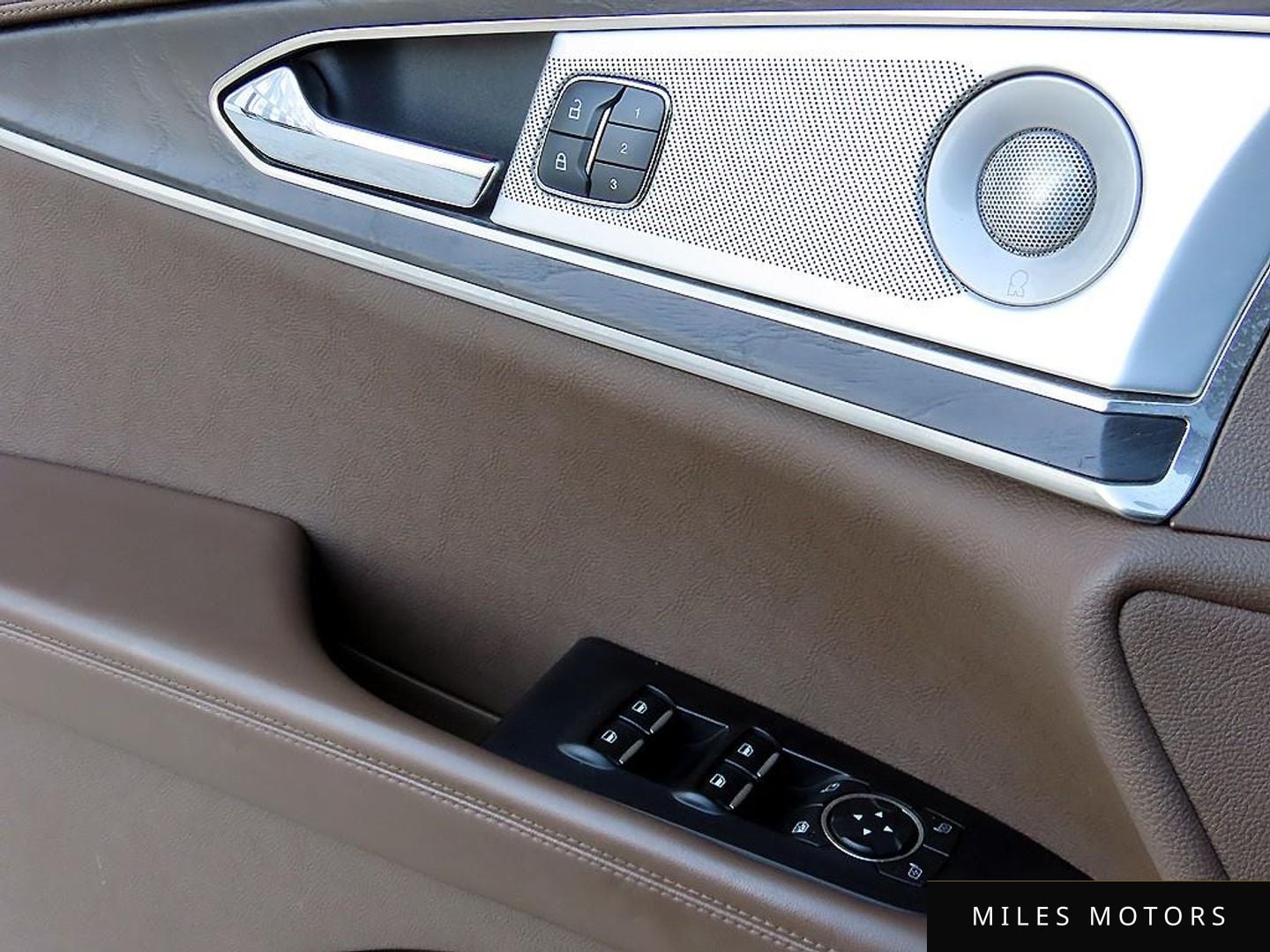 Lincoln MKX 2017 — миниатюра 10