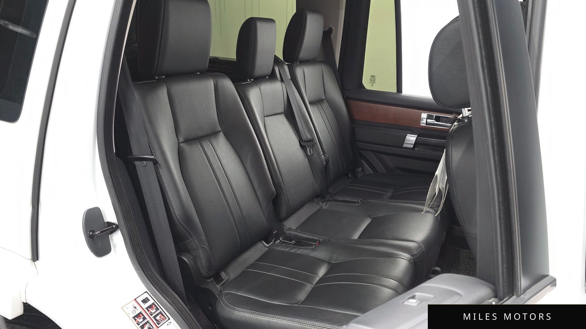 Land Rover Discovery 2015 — миниатюра 12
