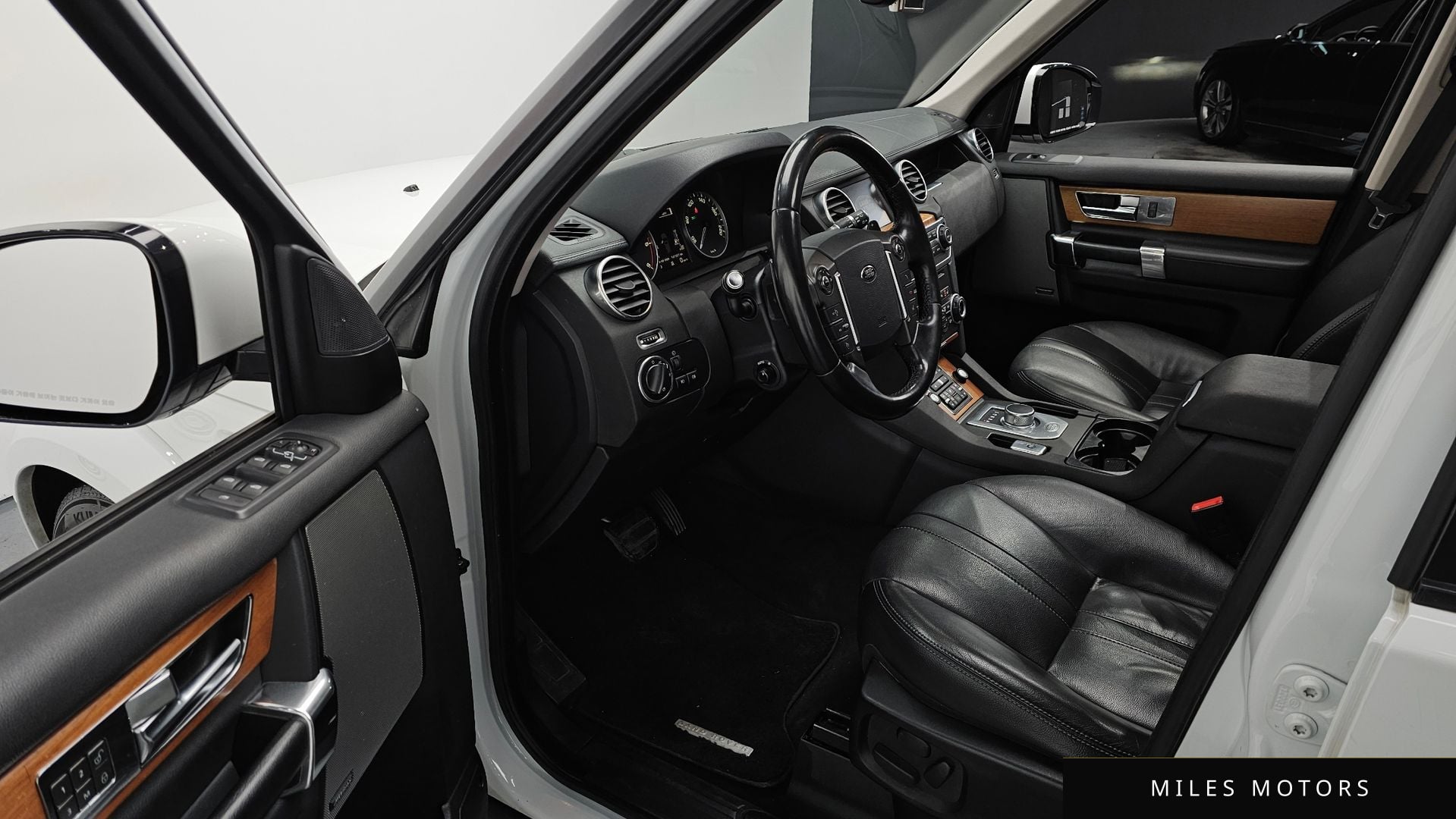 Land Rover Discovery 2015 — миниатюра 11