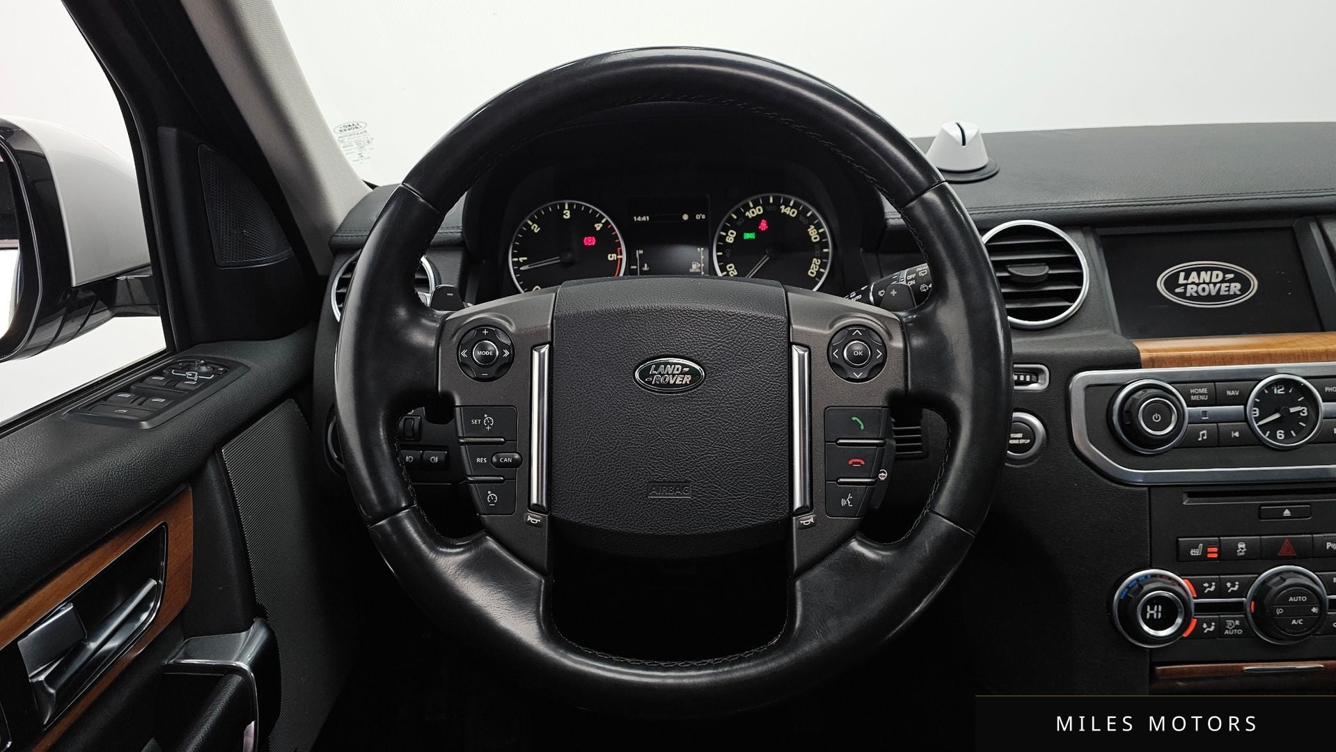 Land Rover Discovery 2015 — миниатюра 13