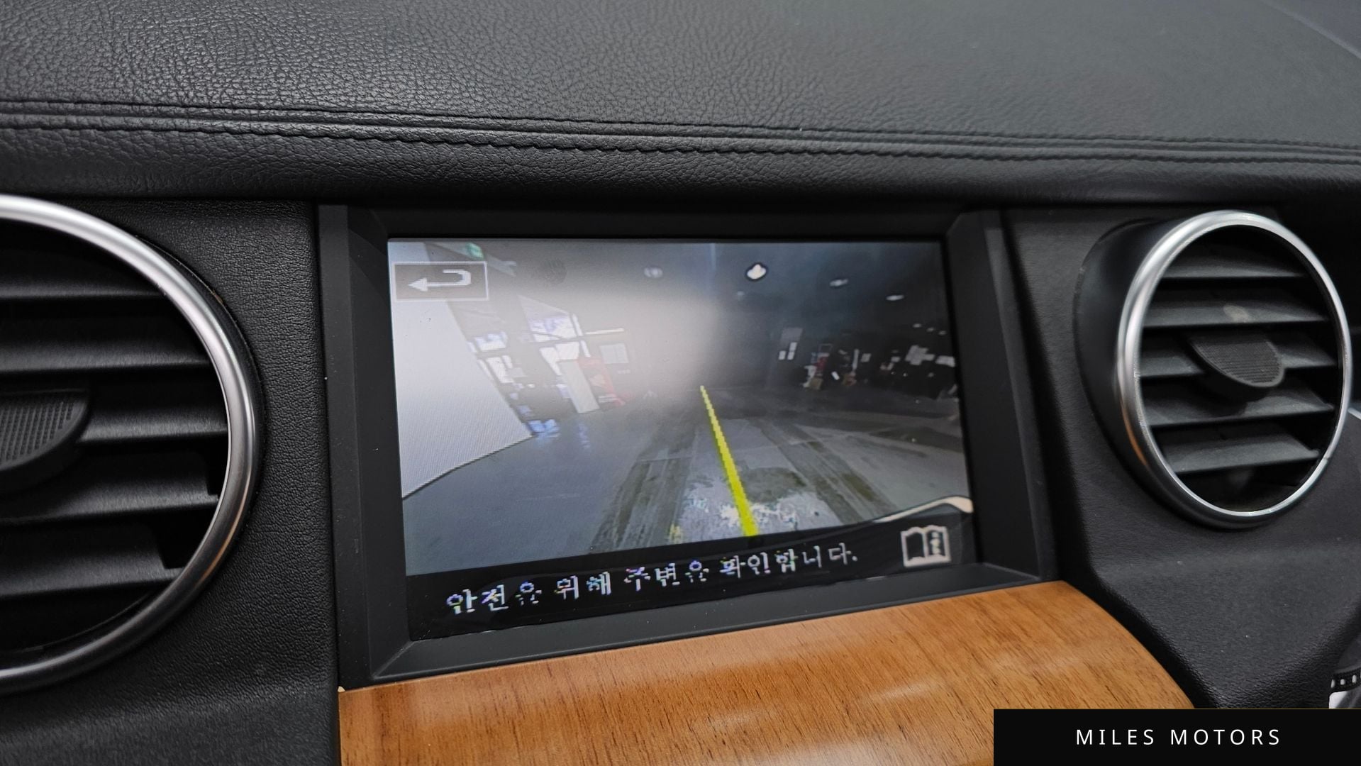 Land Rover Discovery 2015 — миниатюра 15