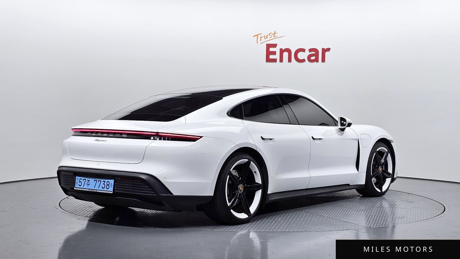 Porsche Taycan 2023 — миниатюра 2