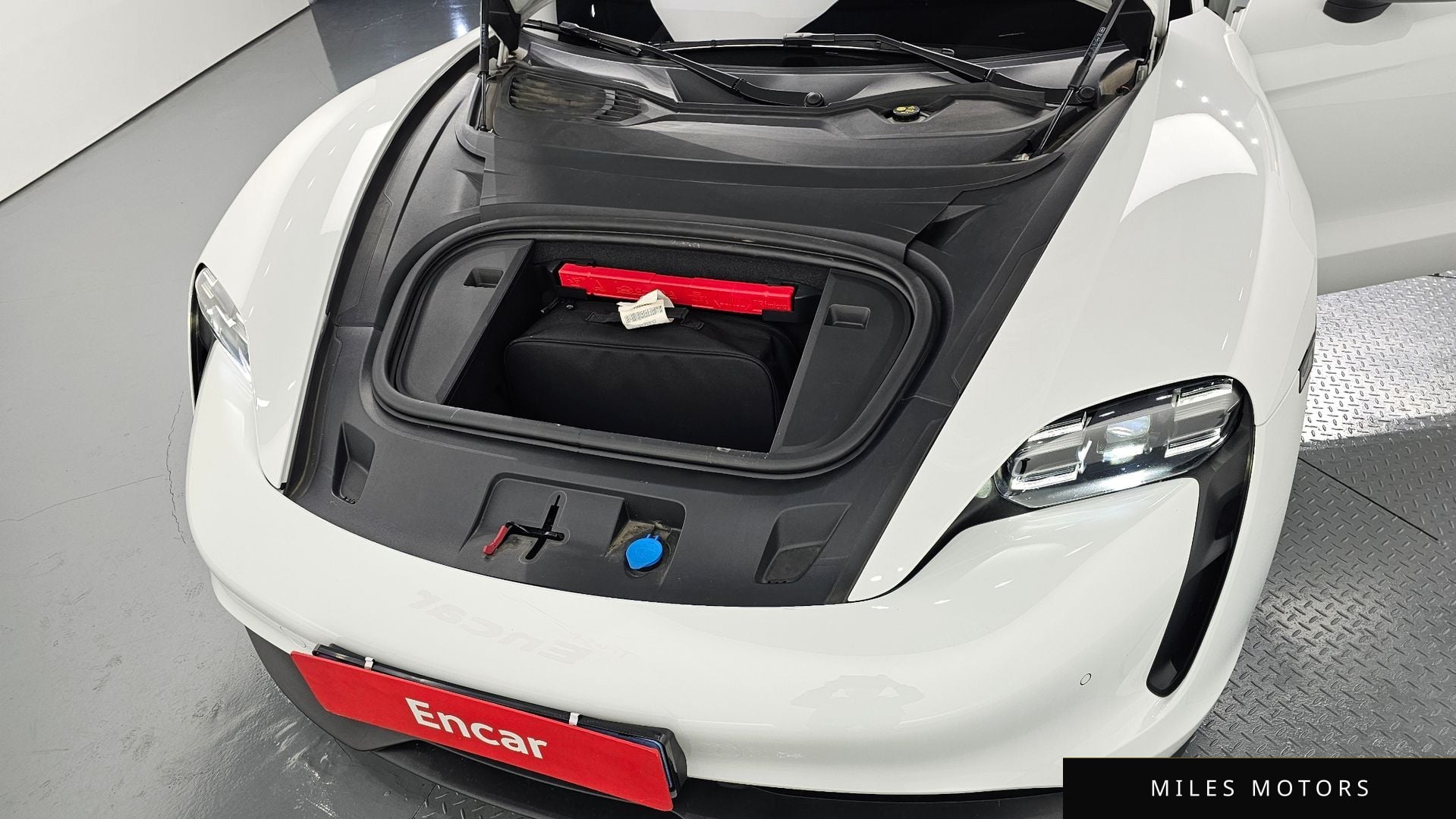Porsche Taycan 2023 — миниатюра 6