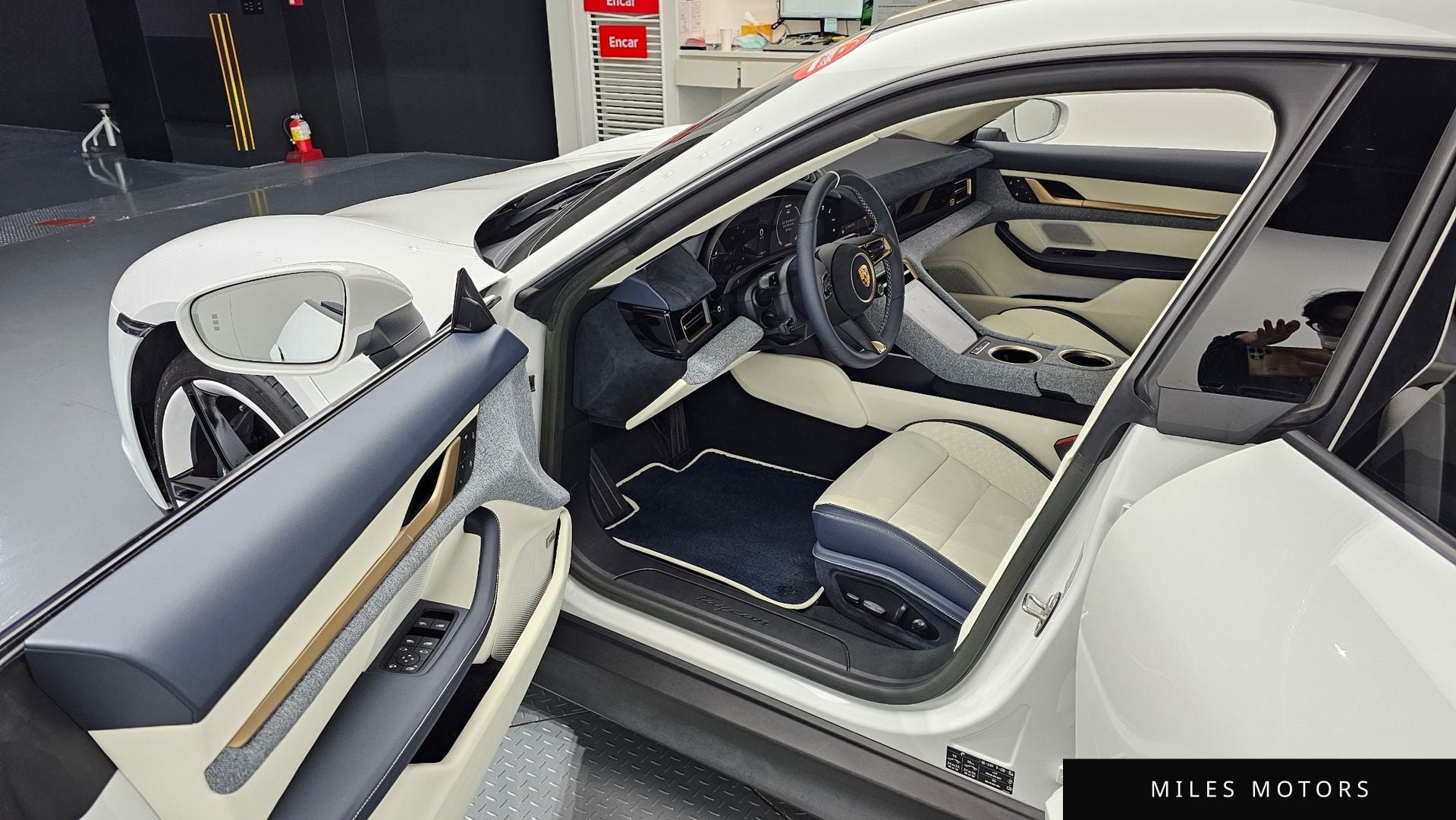 Porsche Taycan 2023 — миниатюра 11