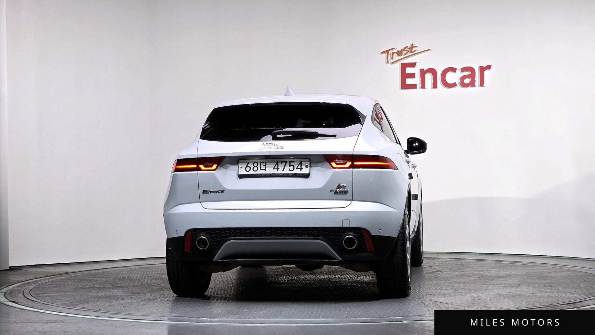 Jaguar E-PACE 2018 — миниатюра 4
