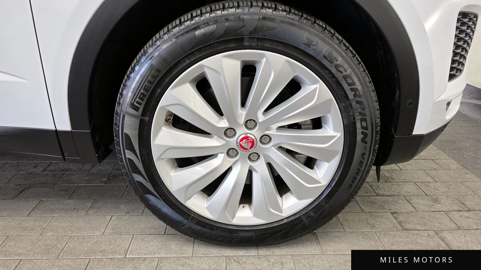 Jaguar E-PACE 2018 — миниатюра 5