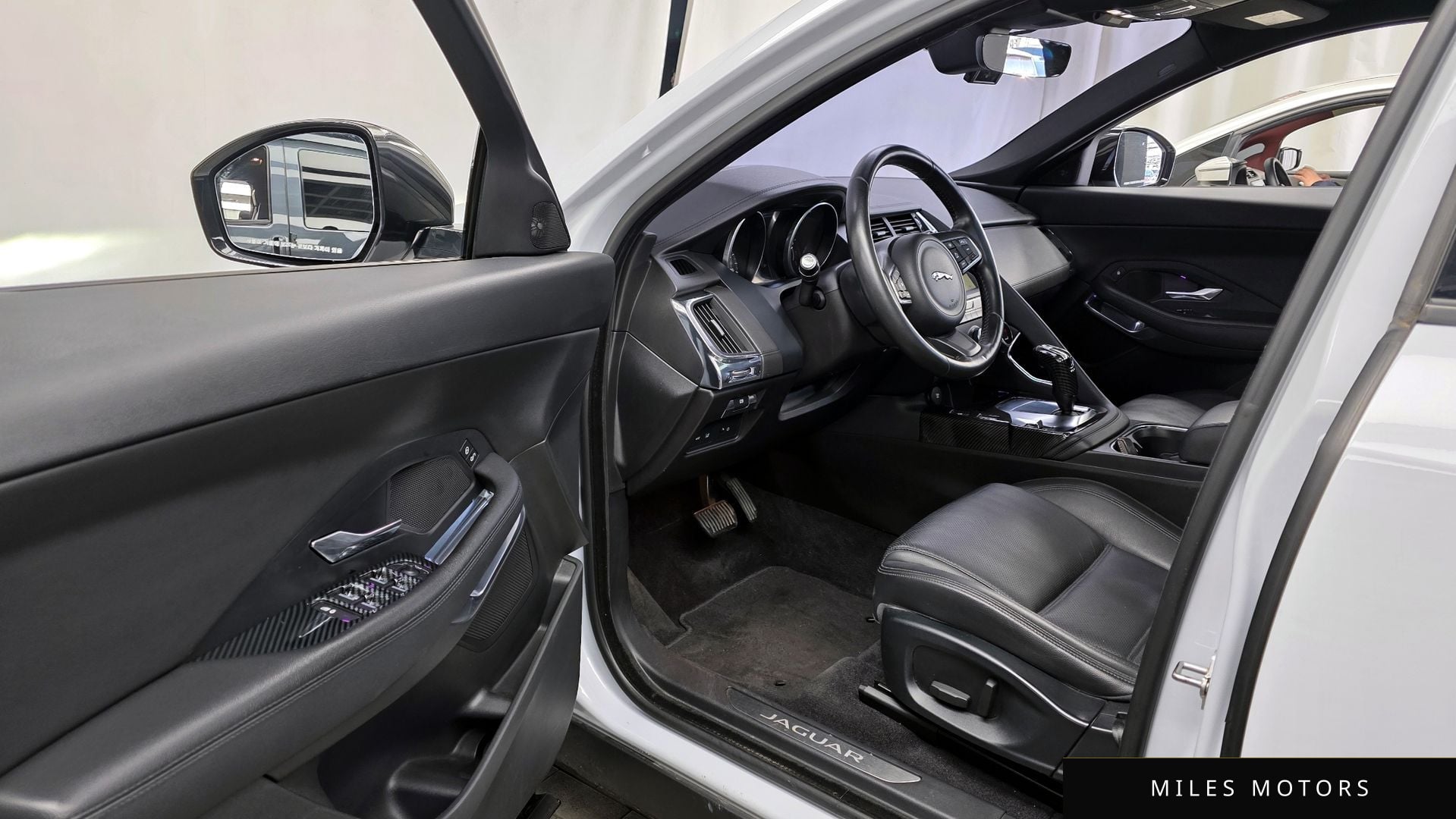 Jaguar E-PACE 2018 — миниатюра 10