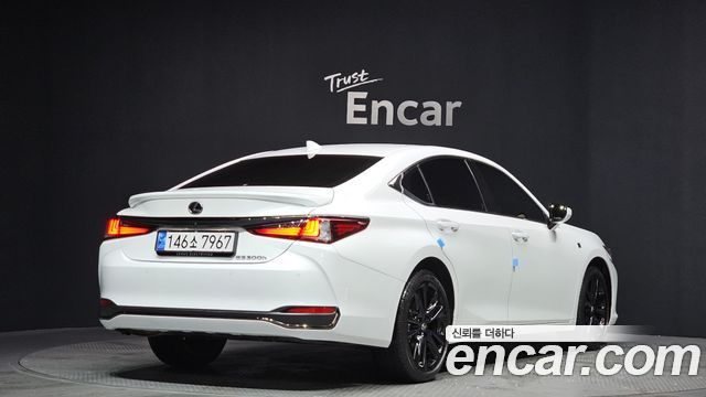 Лексус ES300h 2024 — миниатюра 2