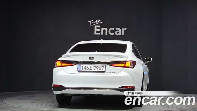 Лексус ES300h 2024 — миниатюра 4