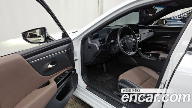 Лексус ES300h 2024 — миниатюра 10