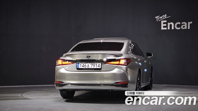 Лексус ES300h 2024 — миниатюра 4