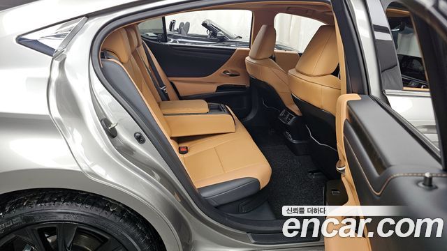 Лексус ES300h 2024 — миниатюра 12