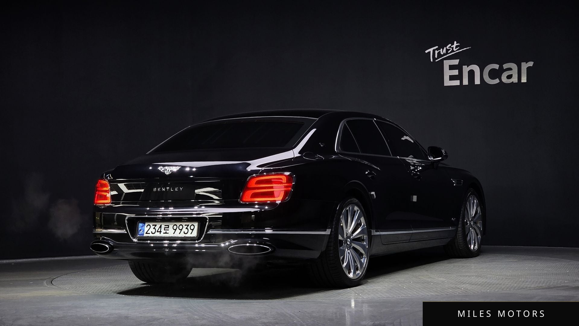 Bentley Flying Spur 2020 — миниатюра 2