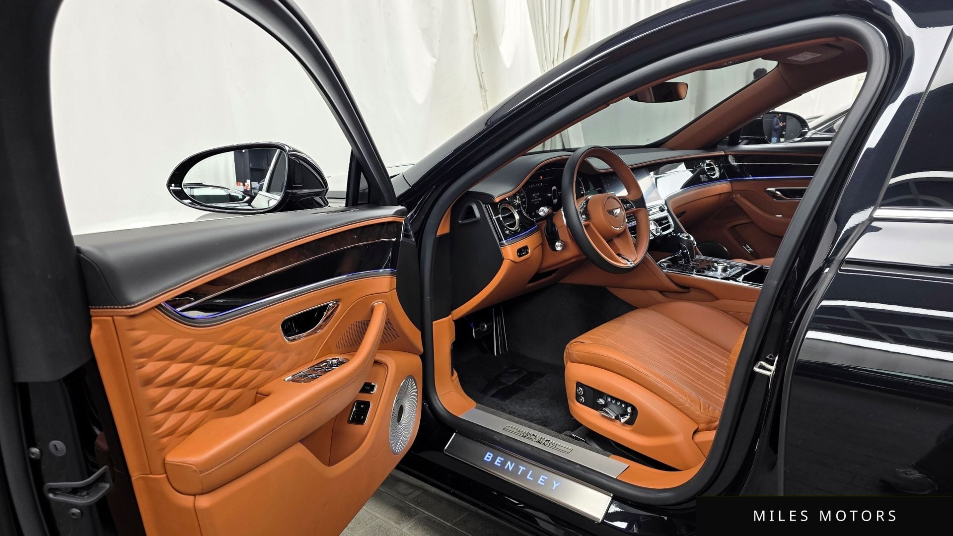 Bentley Flying Spur 2020 — миниатюра 10