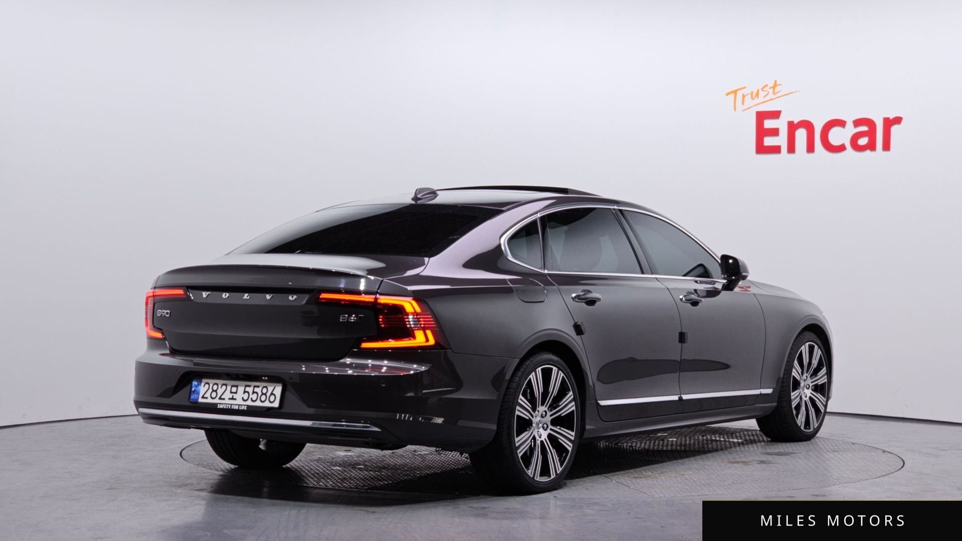 Volvo S90 2023 — миниатюра 2