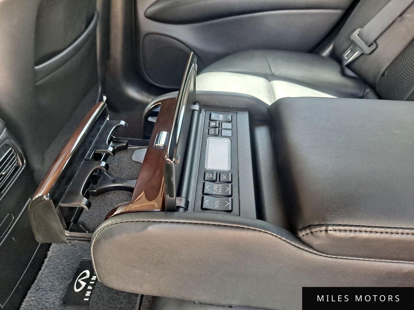 Infiniti M37 2011 — миниатюра 7