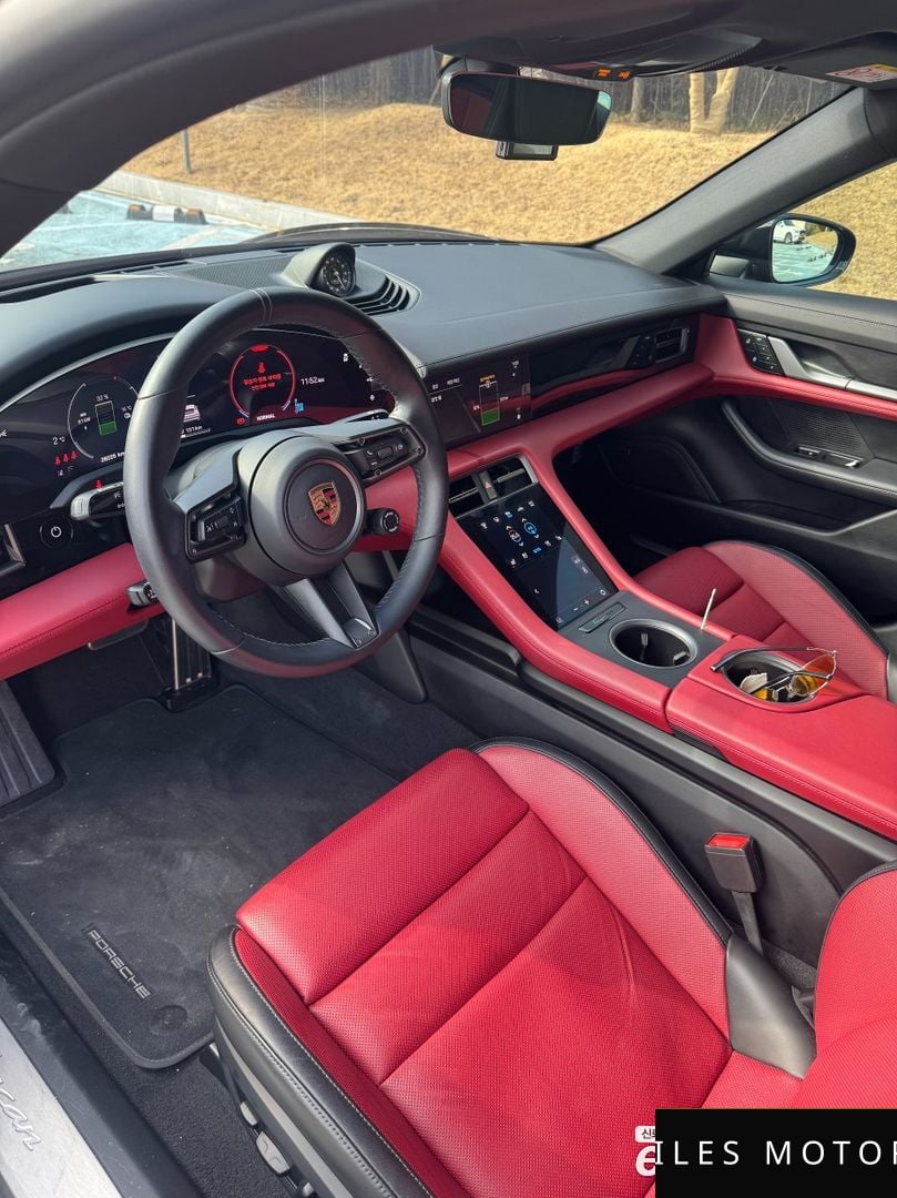 Porsche 타이칸 2025 — миниатюра 7
