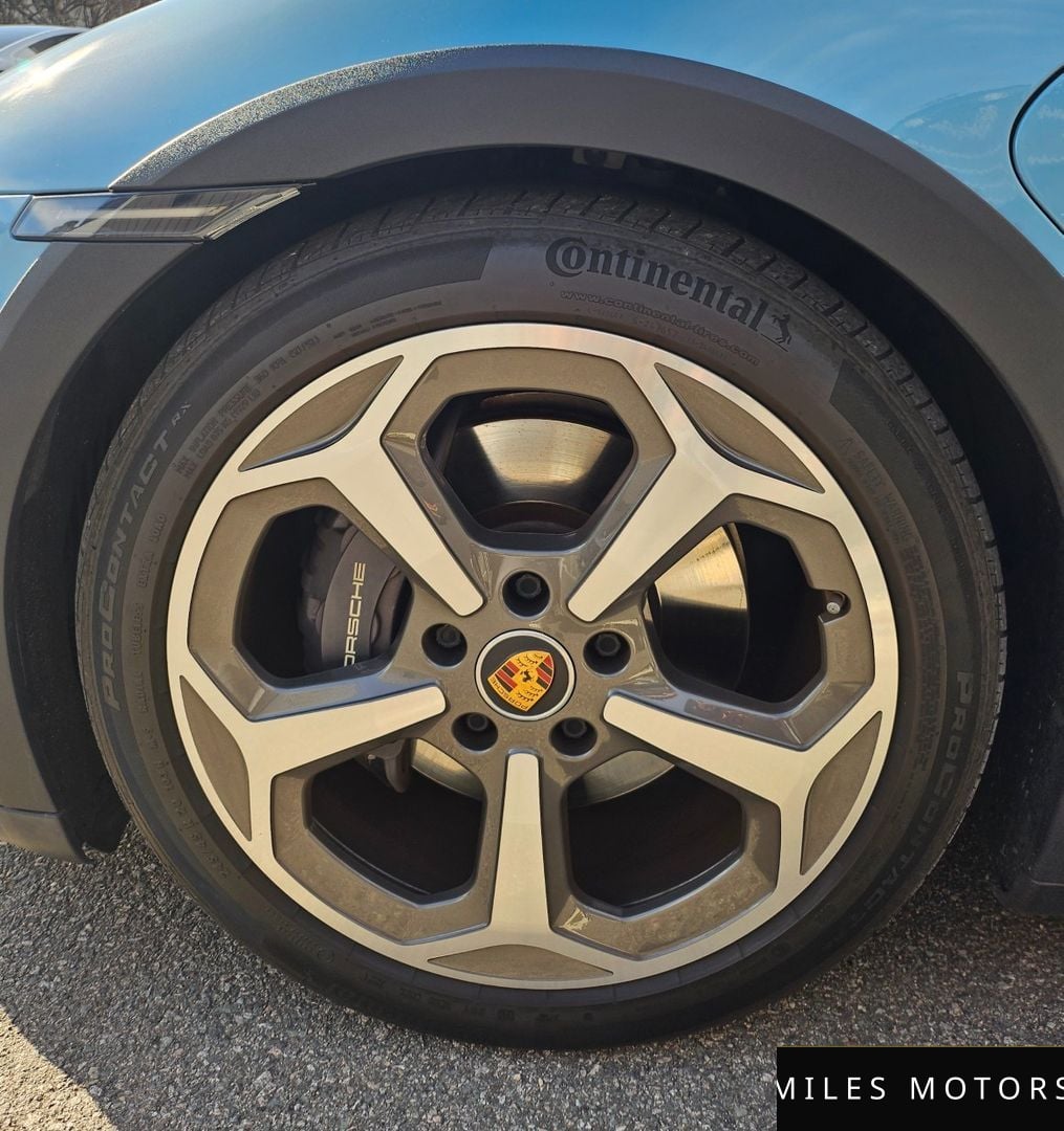 Porsche Taycan 2022 — миниатюра 5