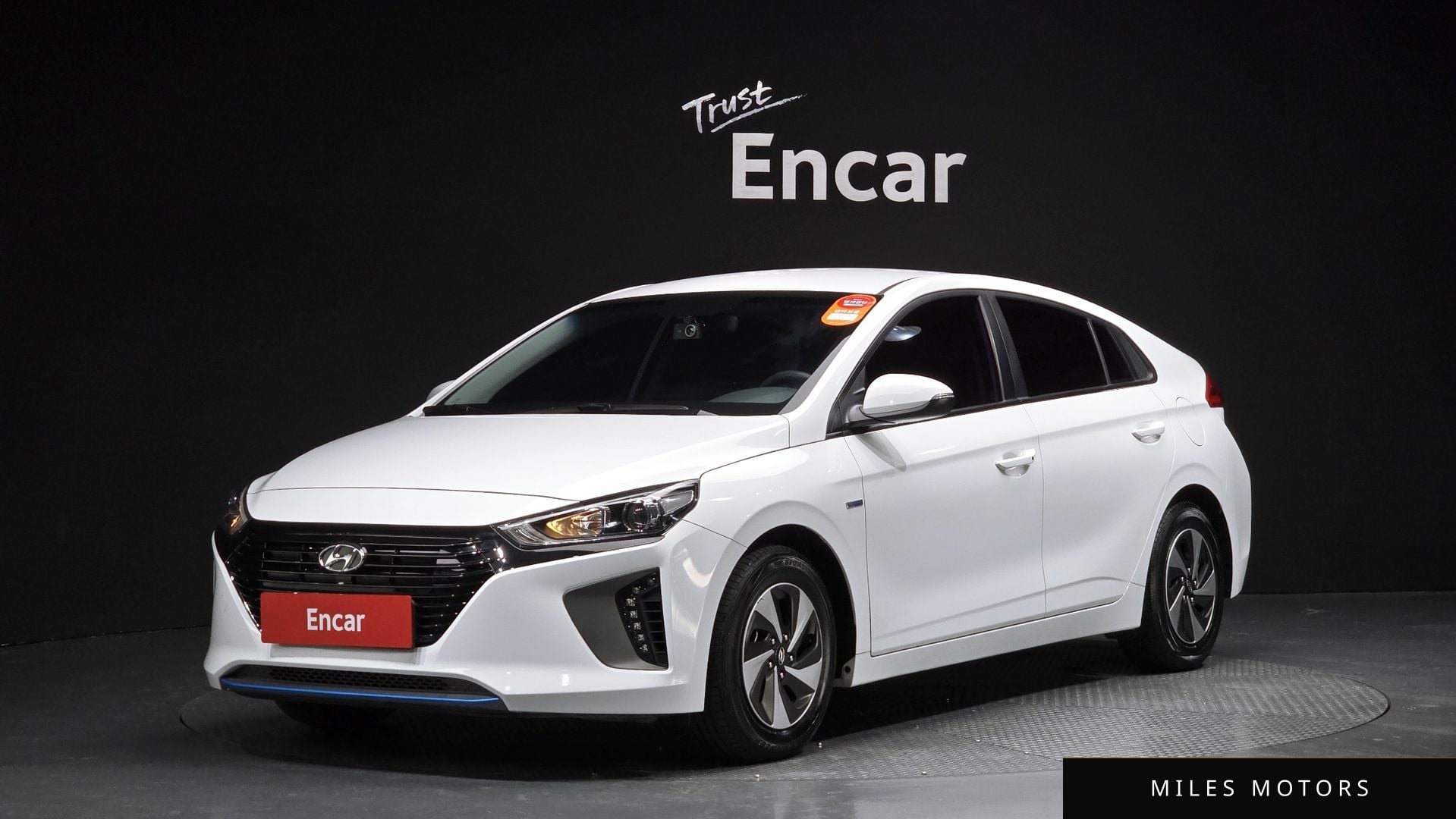 Hyundai Ioniq 2016 — фото 1 из 12