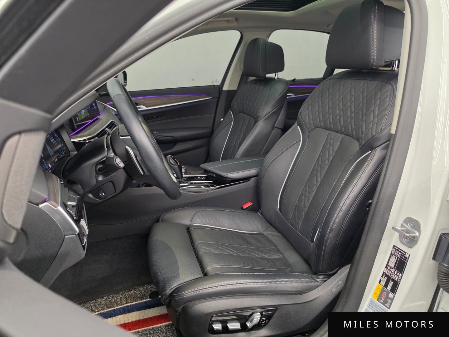 BMW 5 Series (G30) 2023 — миниатюра 11