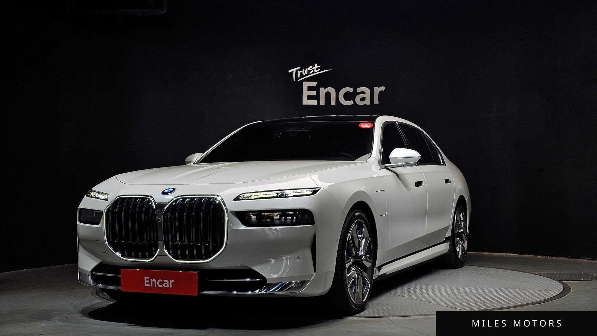 BMW 7 Series (G70) 2023 — фото 1 из 12