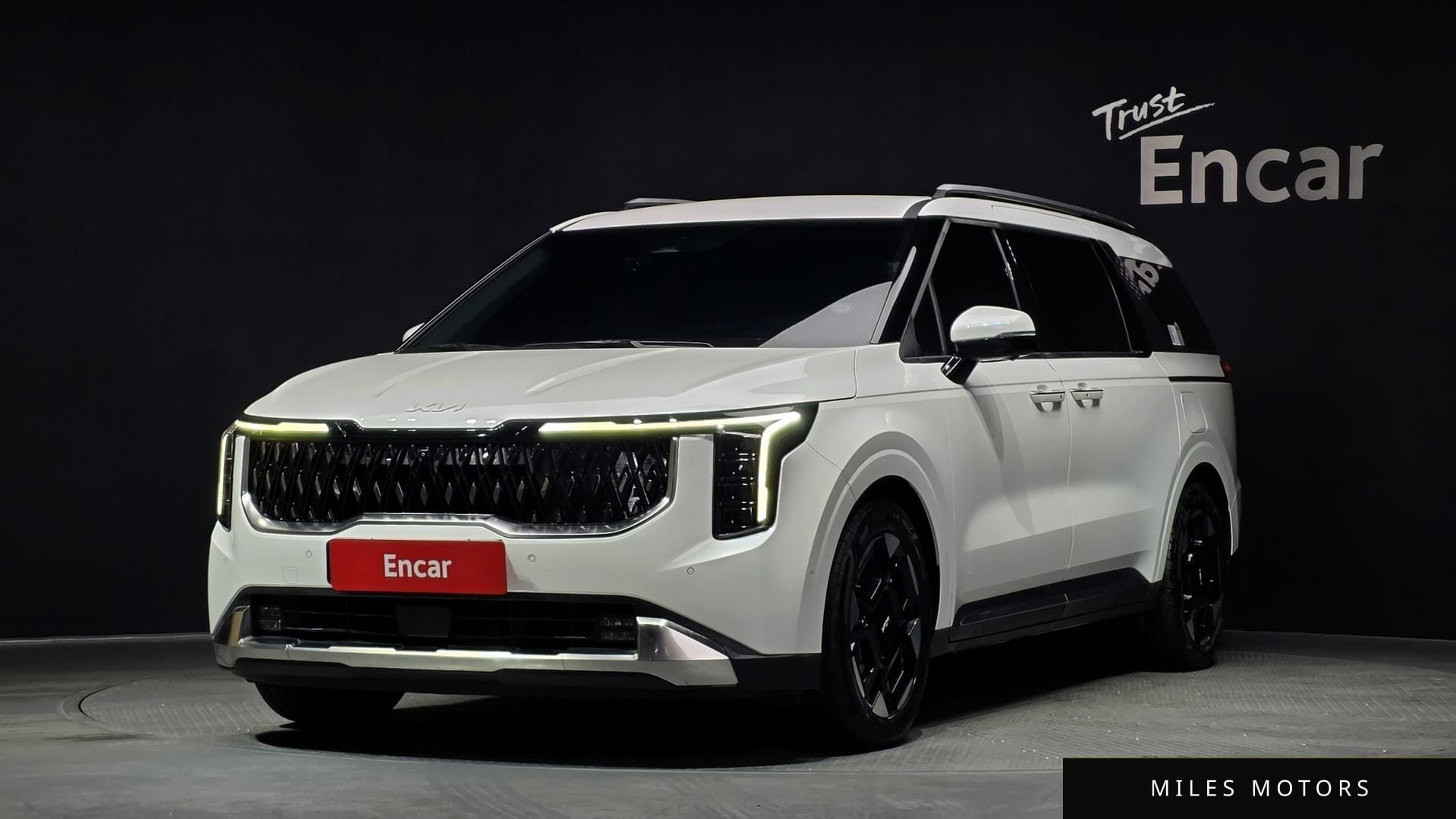Kia Canival 2024 — фото 1 из 12