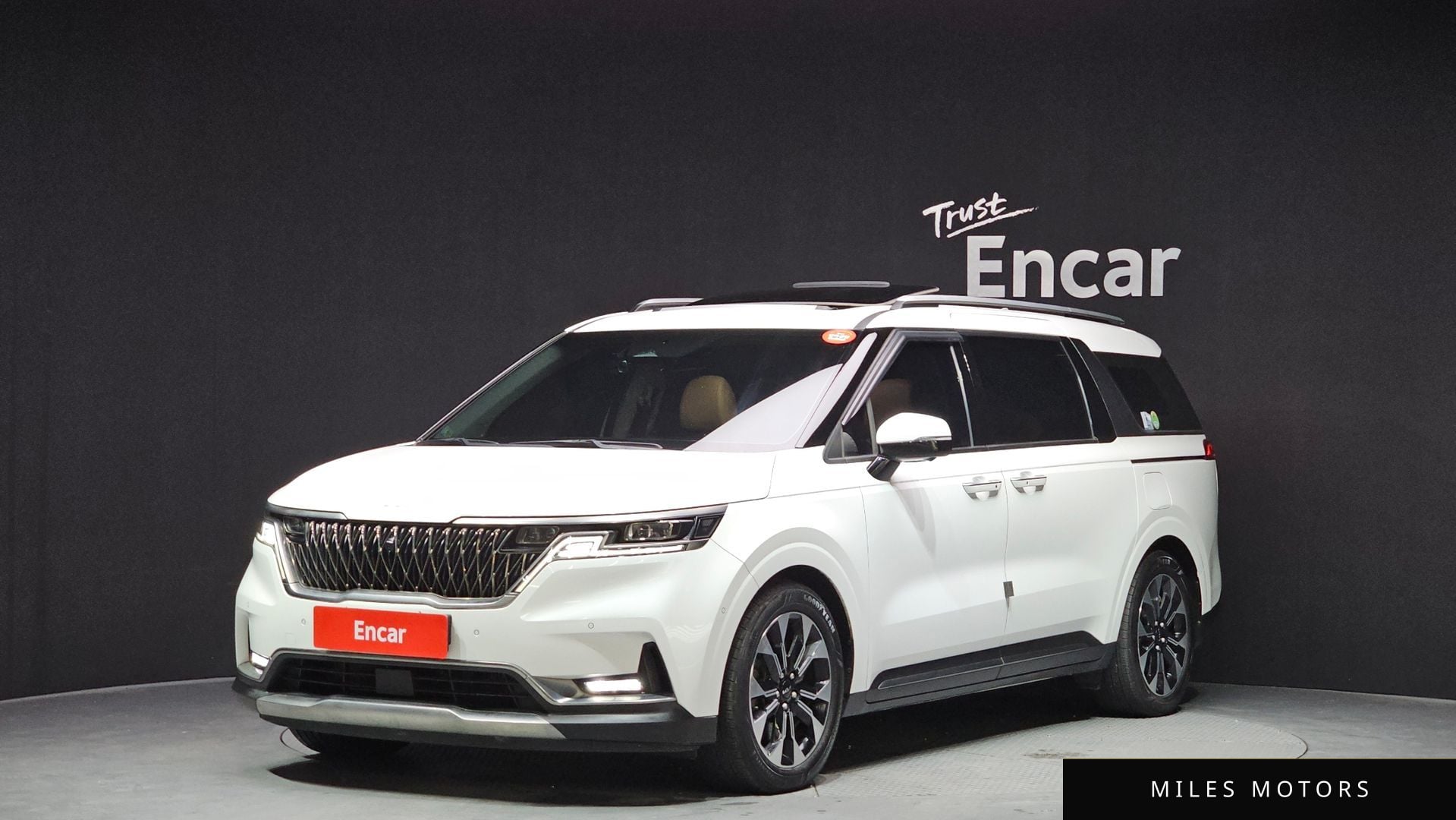 Kia Carnival 2022 — фото 1 из 12