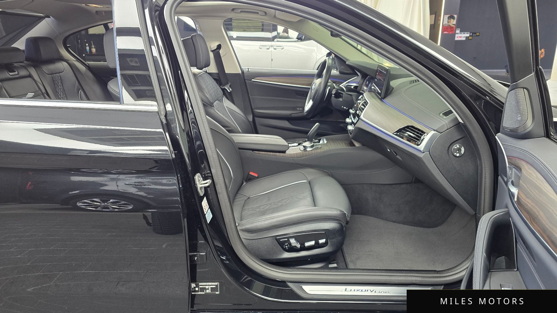 BMW 5 Series (G30) 2023 — миниатюра 11