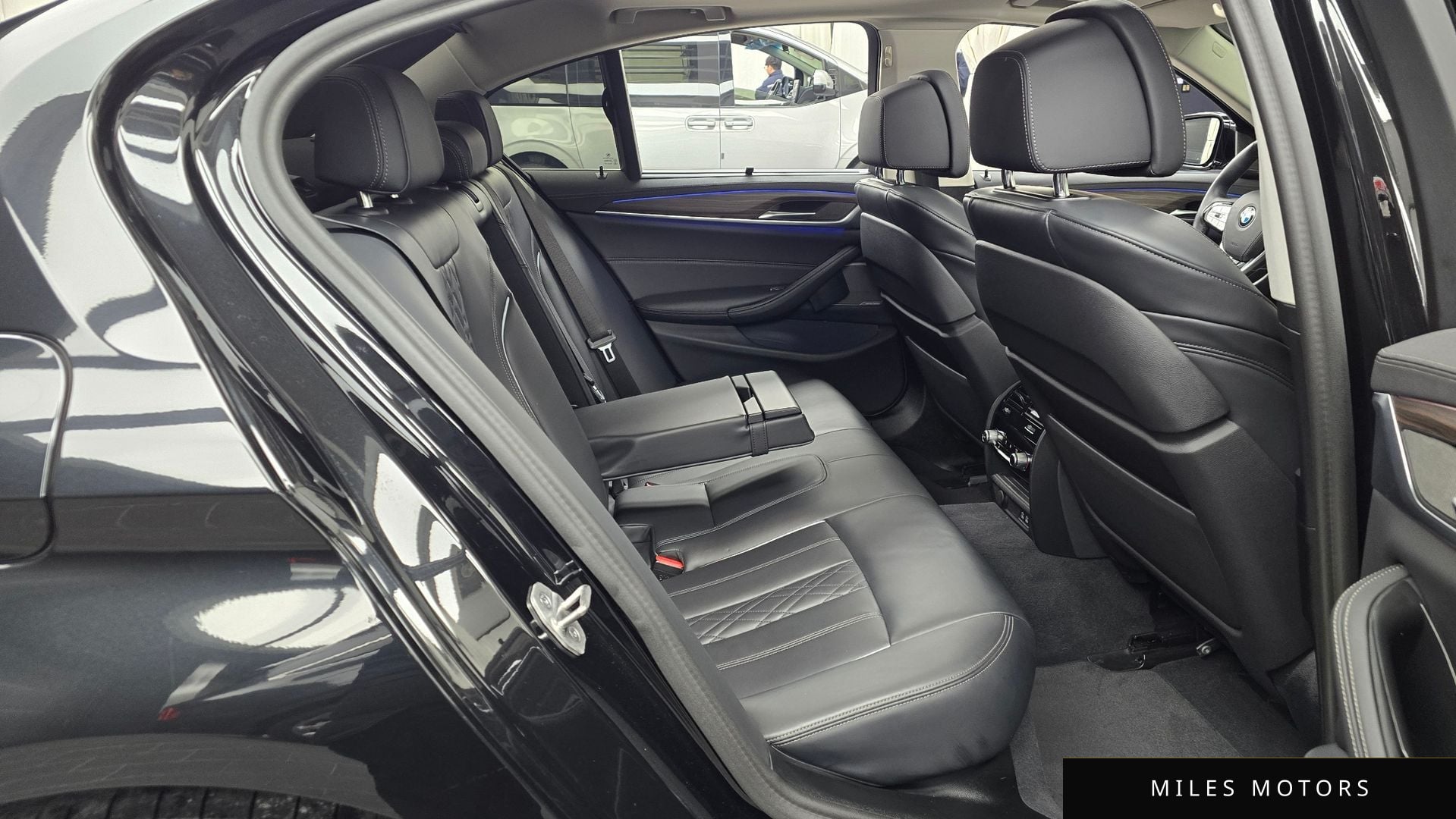 BMW 5 Series (G30) 2023 — миниатюра 12