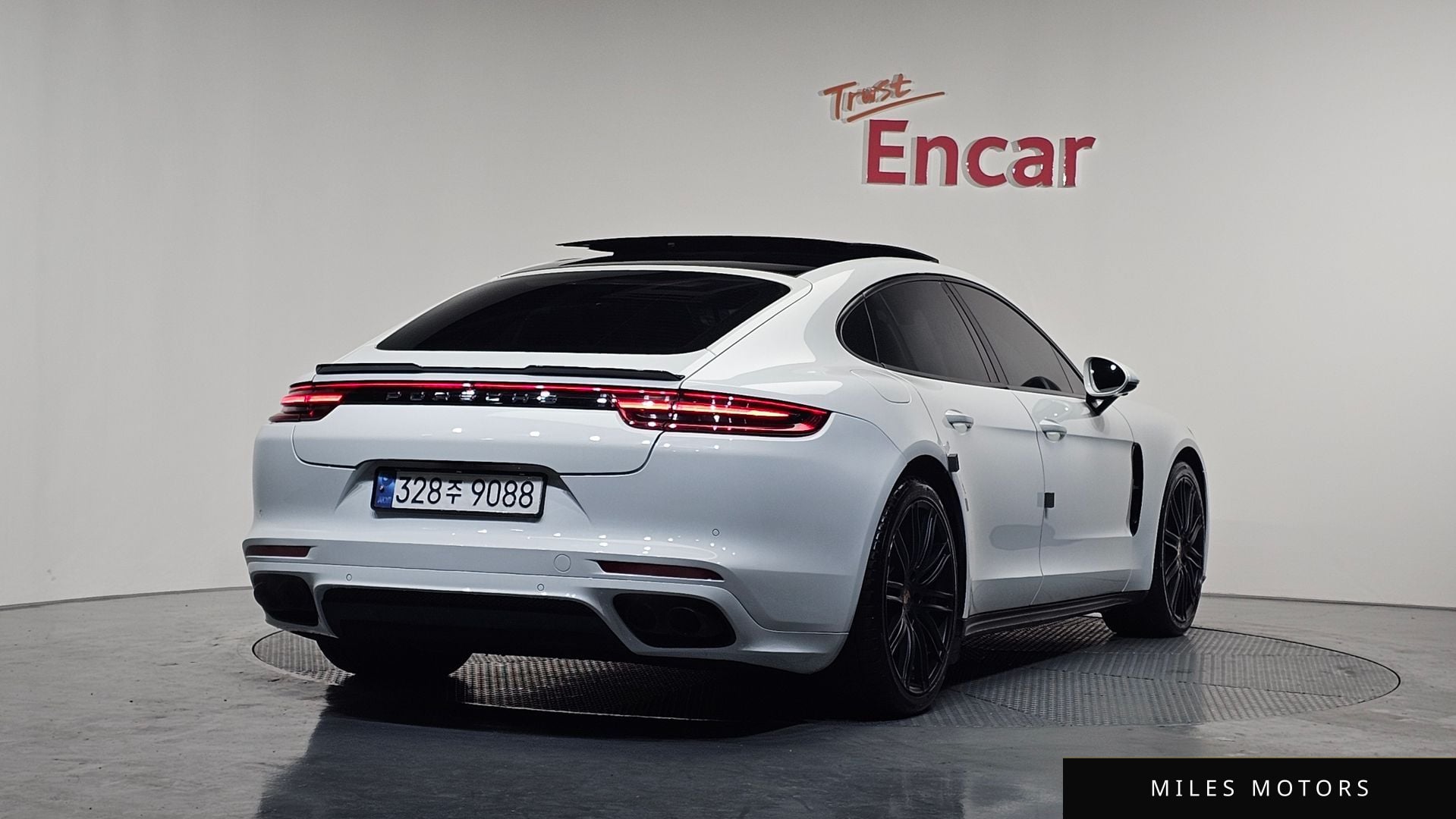 Porsche Panamera 2018 — миниатюра 2