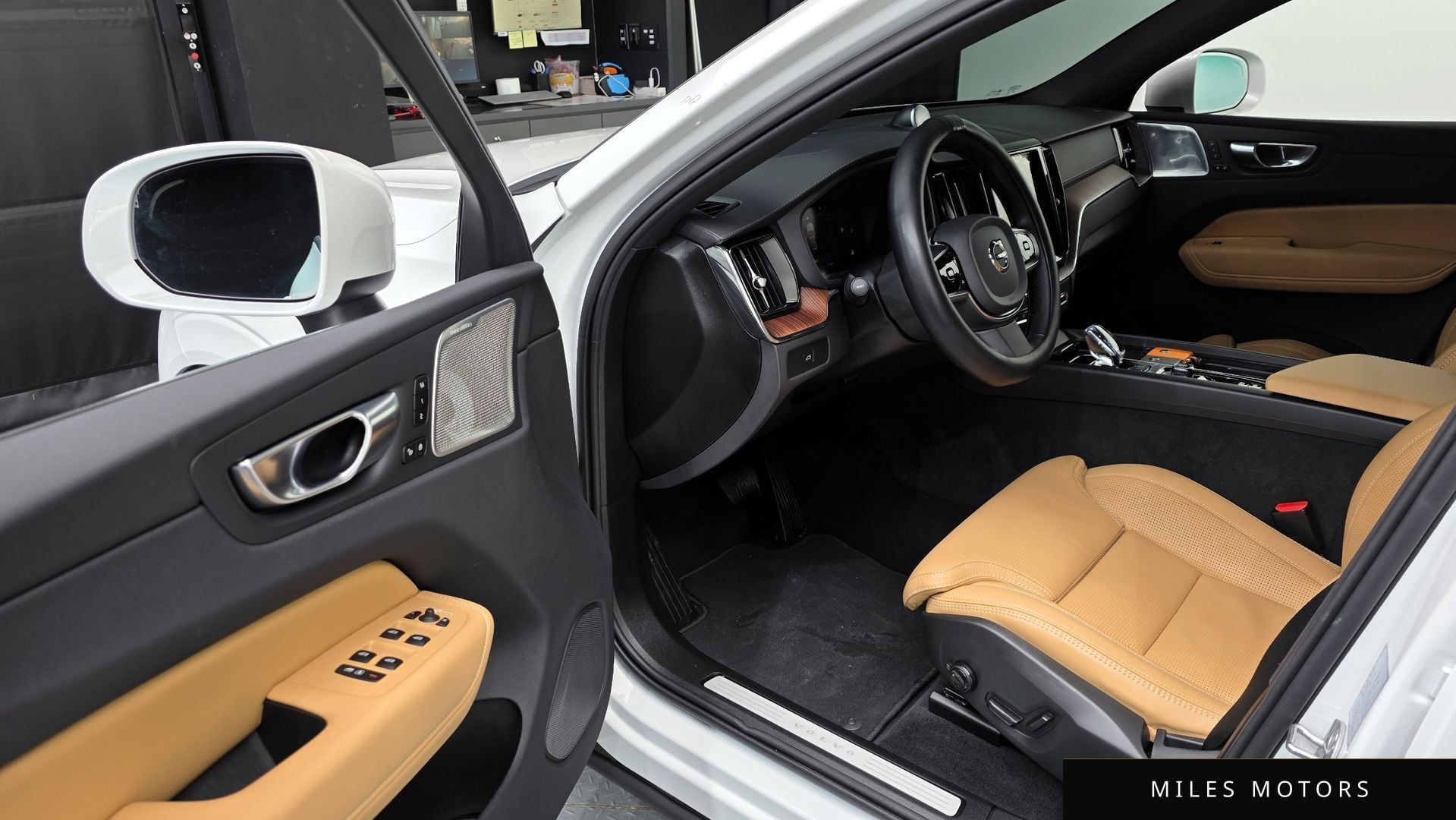 Volvo XC60 2025 — миниатюра 10