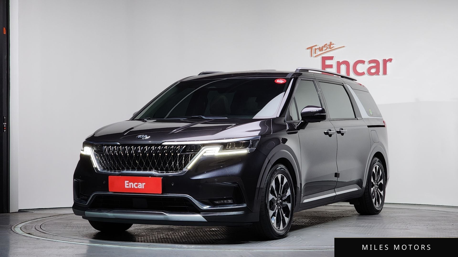 Kia Carnival 2021 — фото 1 из 12