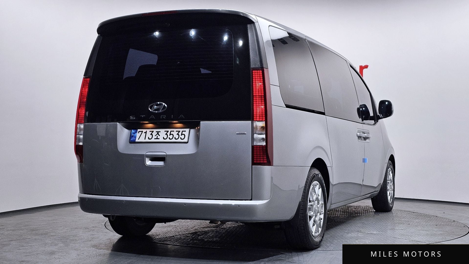 Hyundai Staria 2023 — миниатюра 2