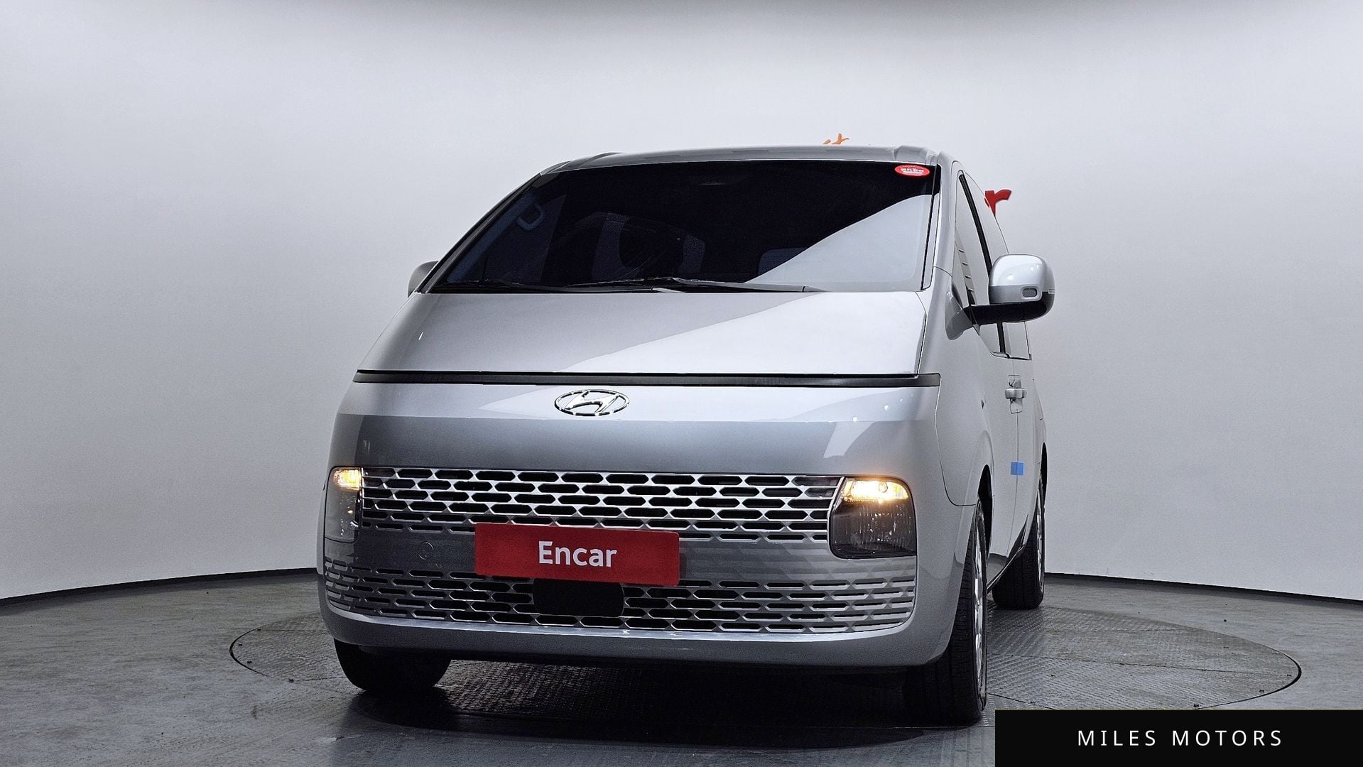 Hyundai Staria 2023 — миниатюра 3