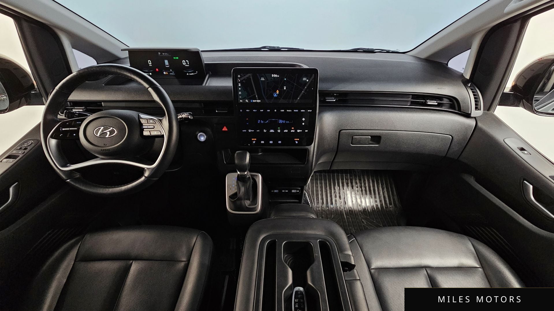 Hyundai Staria 2023 — миниатюра 7