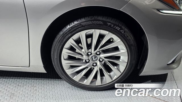 Лексус ES300h 2019 — миниатюра 5