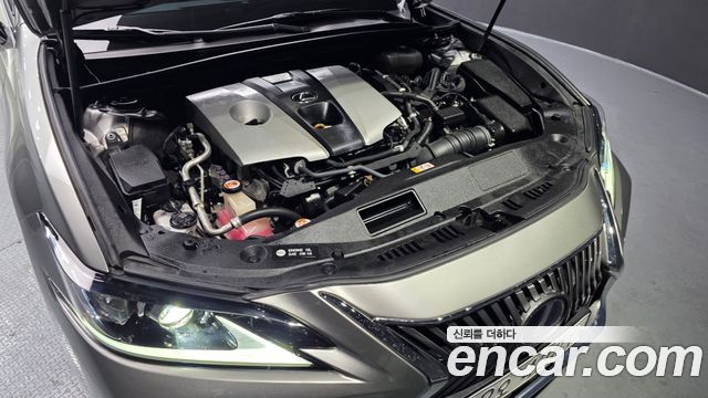 Лексус ES300h 2019 — миниатюра 6