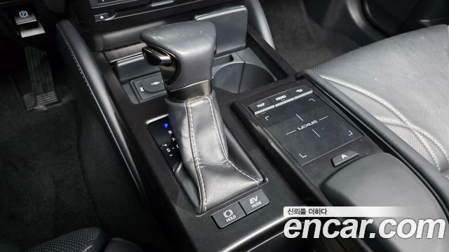 Лексус ES300h 2019 — миниатюра 9