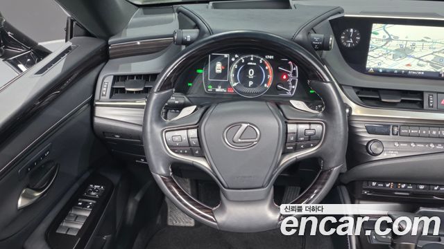 Лексус ES300h 2019 — миниатюра 13