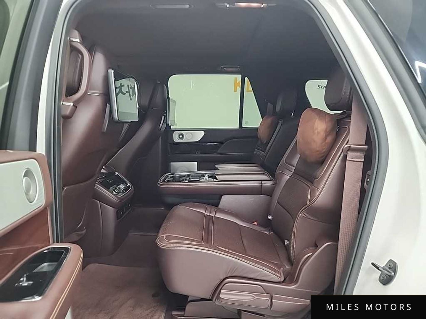 Lincoln Navigator 2019 — миниатюра 12