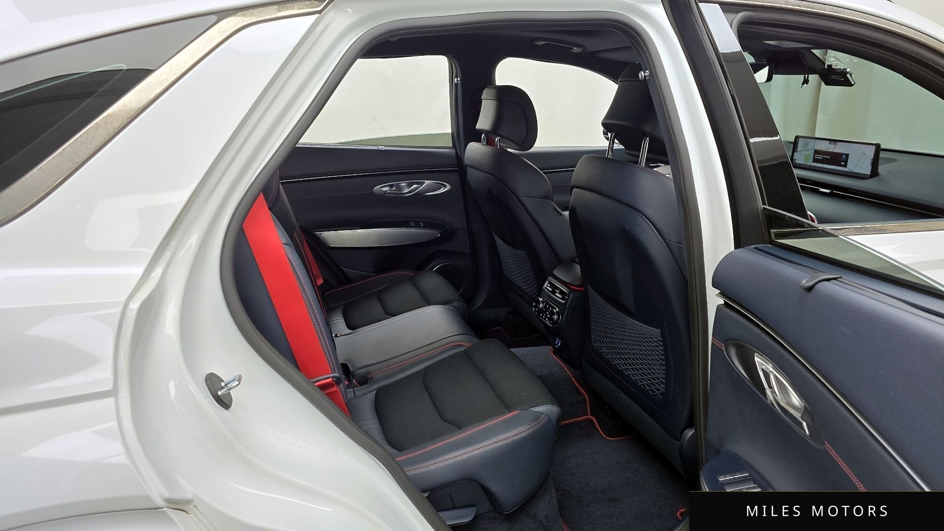 Genesis GV70 2022 — миниатюра 12