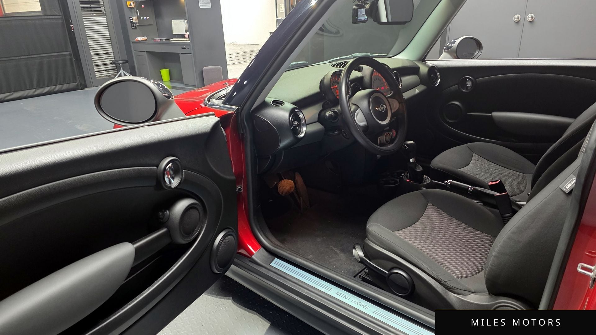 MINI Cooper 2010 — миниатюра 10