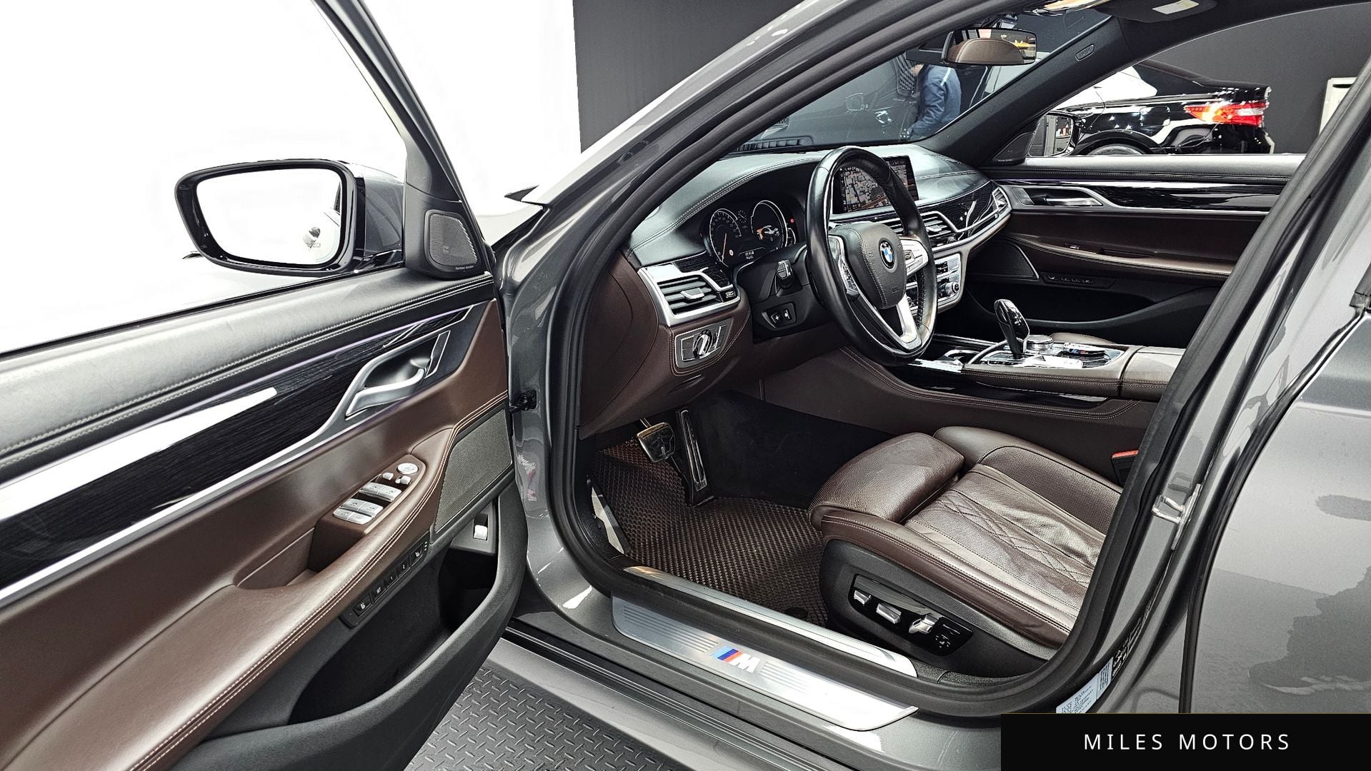 BMW 7 Series (G11) 2019 — миниатюра 11