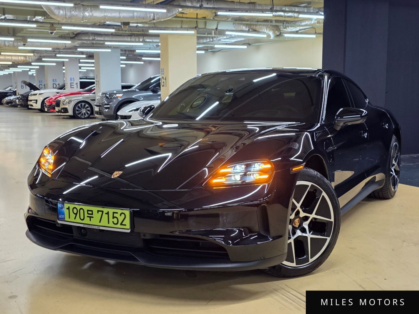 Porsche Taycan 2025 — миниатюра 2