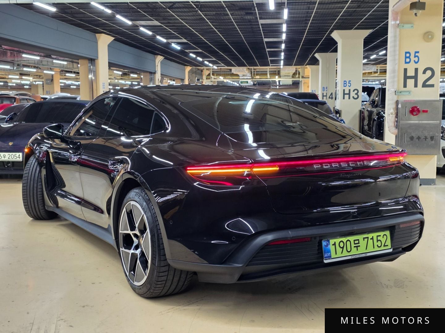 Porsche Taycan 2025 — миниатюра 4