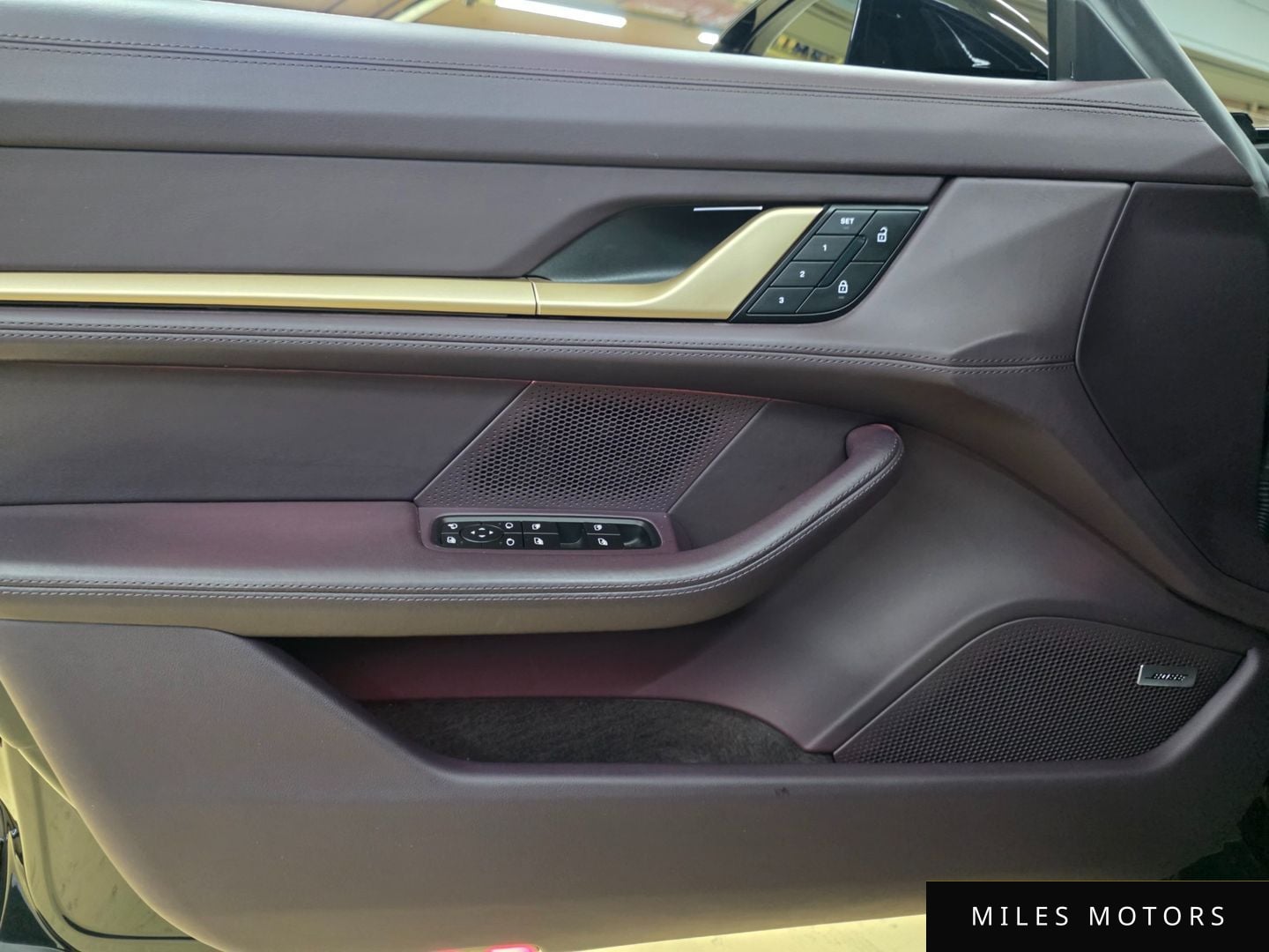Porsche Taycan 2025 — миниатюра 10