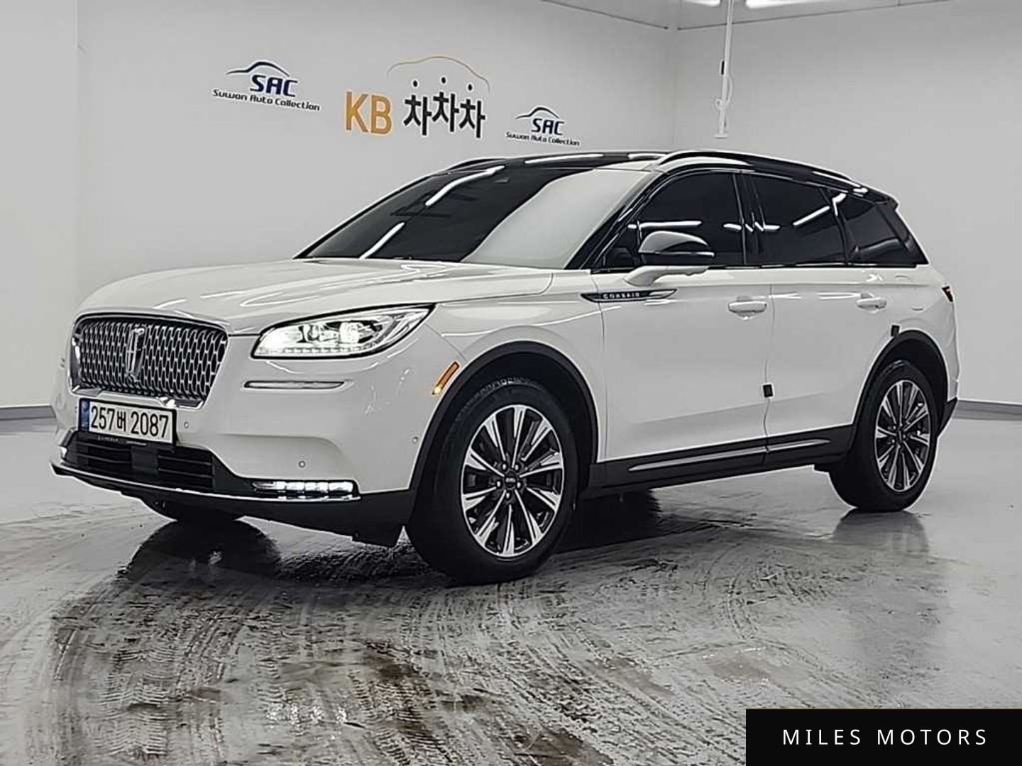 Lincoln Corsair 2021 — фото 1 из 12