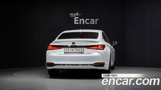 Лексус ES300h 2024 — миниатюра 4
