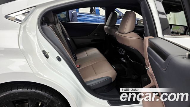 Лексус ES300h 2024 — миниатюра 12