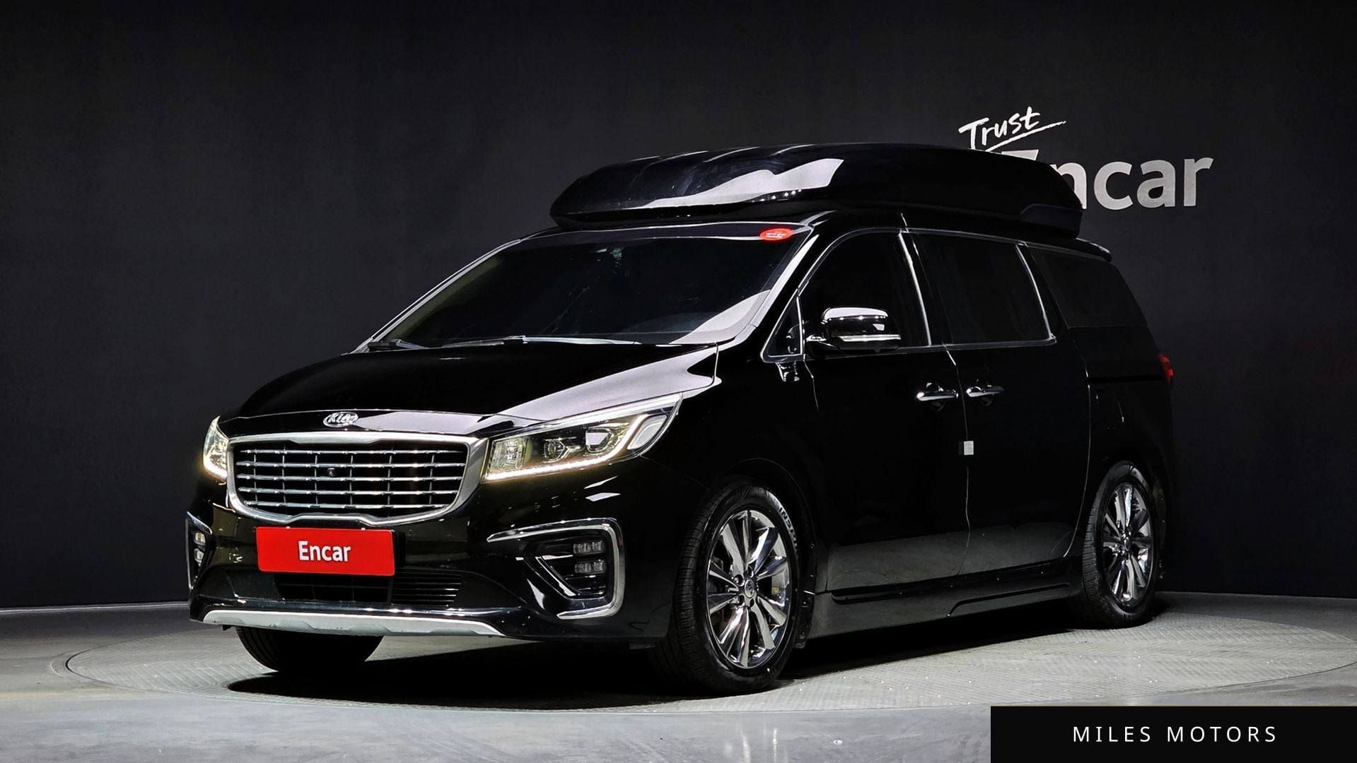 Kia Canival 2020 — фото 1 из 12